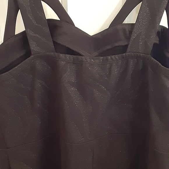 Dress - Picture 3 of 4